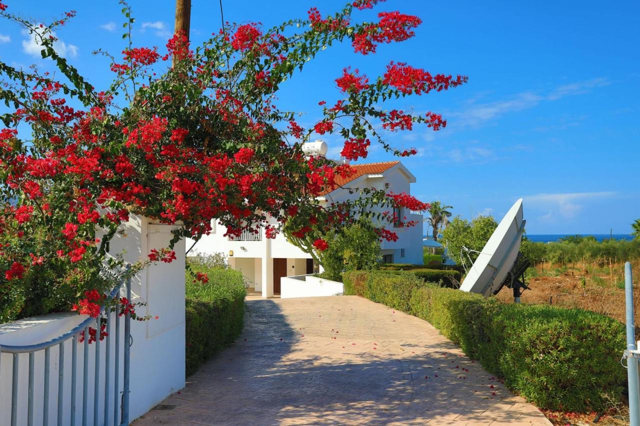 Stavriella Villa *