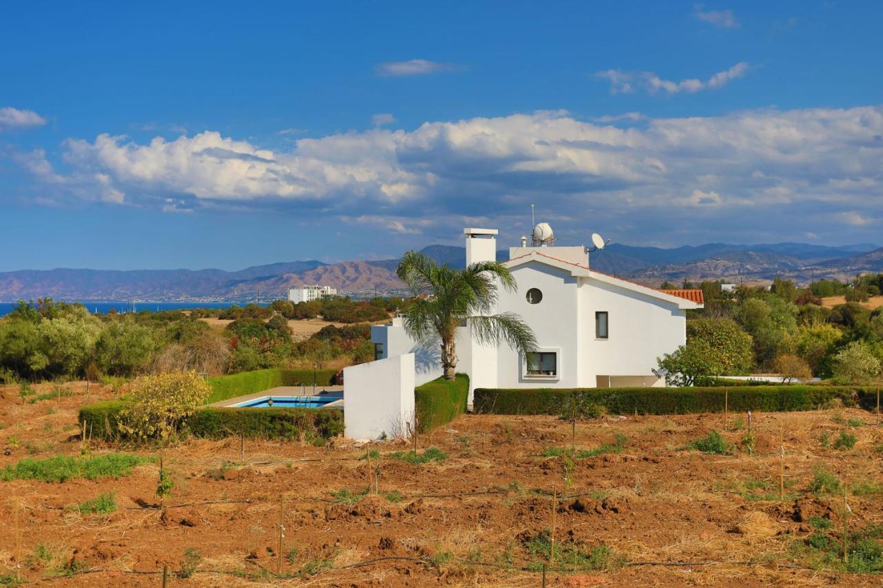 Stavriella Villa *